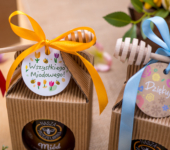 1 miód w kartoniku na Dzień Kobiet