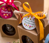 1 miód w kartoniku na Dzień Kobiet