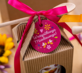 1 miód w kartoniku na Dzień Kobiet z 1 znakiem zodiaku