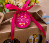 2 miody w kartoniku na Dzień Kobiet z 1 znakiem zodiaku