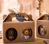 2 miody w kartoniku na każdą okazję z 1 znakiem zodiaku (2 kolory)