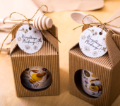 1 miód w kartoniku na każdą okazję z 1 znakiem zodiaku (2 kolory)