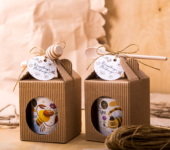 1 miód w kartoniku na każdą okazję z 1 znakiem zodiaku (2 kolory)