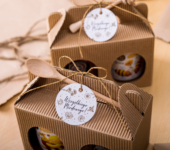 2 miody w kartoniku na każdą okazję z 1 znakiem zodiaku (2 kolory)