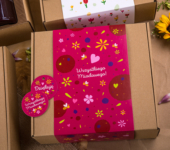 1 duży miód i 2 miodki w pudełku na każdą okazję (3 kolory)