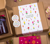 1 duży miód i 2 miodki w pudełku na każdą okazję (3 kolory)