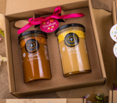 2 duże miody w pudełku na Dzień Kobiet