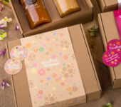 2 duże miody w pudełku na Dzień Kobiet