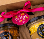 2 duże miody w pudełku na Dzień Kobiet