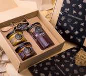 1 duży miód i 2 miodki w pudełku na każdą okazję (2 kolory)