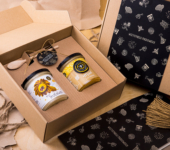 2 miody w pudełku na każdą okazję z 1 znakiem zodiaku (2 kolory)