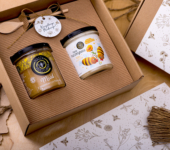 2 miody w pudełku na każdą okazję z 1 znakiem zodiaku (2 kolory)