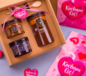 1 duży miód i 2 miodki w pudełku na Dzień Matki