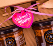 1 duży miód i 2 miodki w pudełku na Dzień Matki