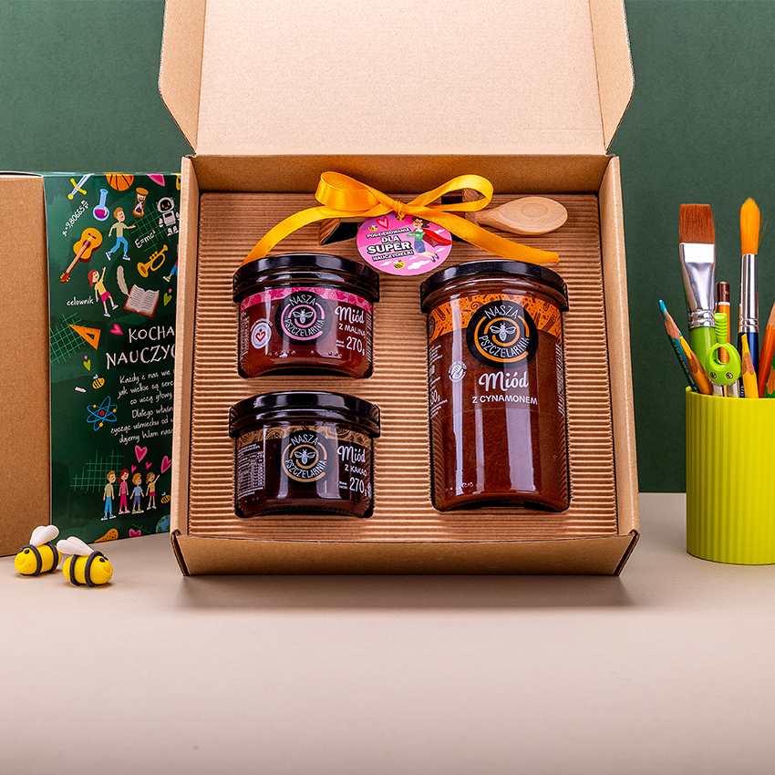 1 duży miód i 2 miodki w pudełku na koniec Roku Szkolnego