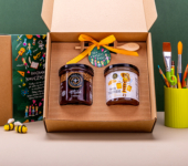 2 miody w pudełku na Dzień Nauczyciela z 1 znakiem zodiaku