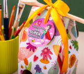 1 miód w kwiatowym pudełku na Dzień Nauczyciela