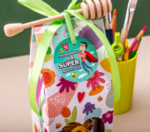 1 miód w kwiatowym pudełku na Dzień Nauczyciela z 1 znakiem zodiaku