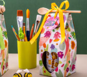 1 miód w kwiatowym pudełku na Dzień Nauczyciela z 1 znakiem zodiaku