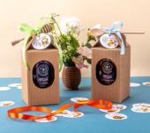 1 duży miód w kartoniku na urodziny ze znakiem zodiaku