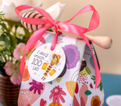 1 miód w kwiatowym pudełku na urodziny ze znakiem zodiaku