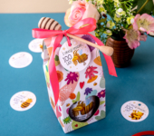 1 miód w kwiatowym pudełku na urodziny ze znakami zodiaku